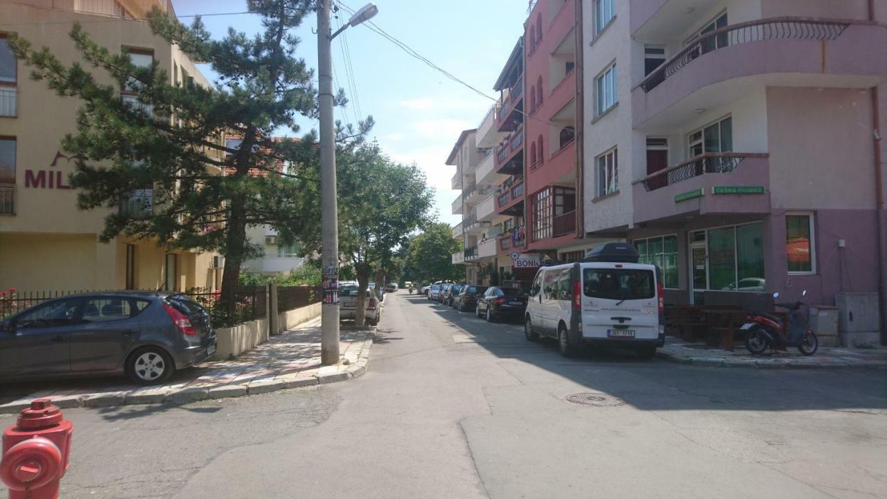 Appartement Treti Mart North à Primorsko Extérieur photo