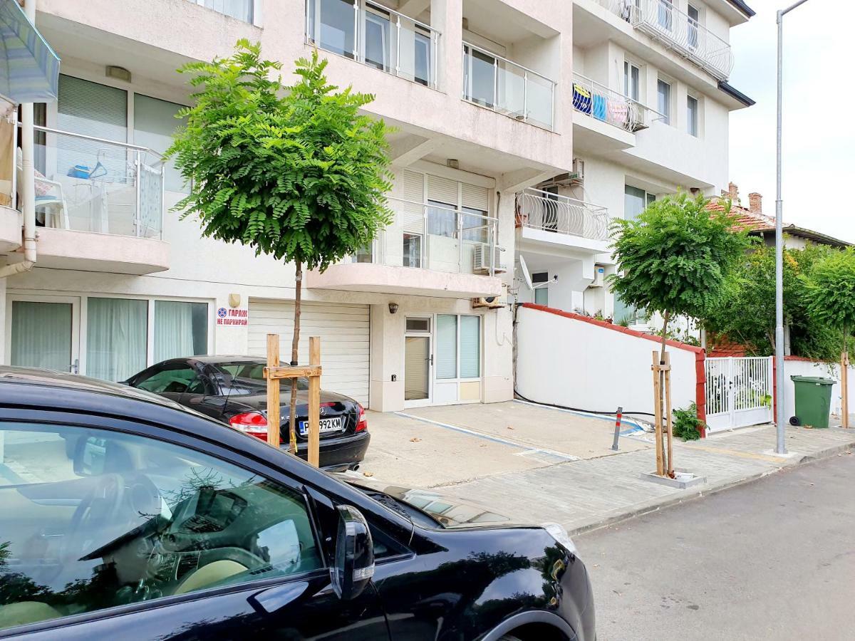 Appartement Treti Mart North à Primorsko Extérieur photo